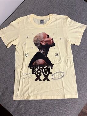 Breezy Bowl XX Graphic Tee in Pale Yellow